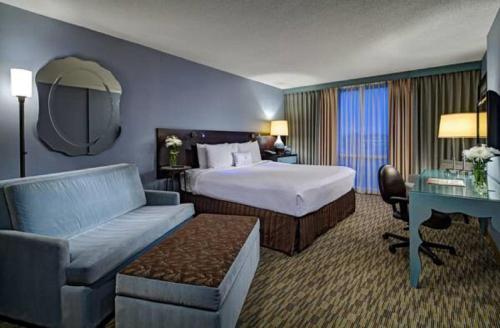 Crowne Plaza Chicago O'Hare Hotel & Conference Center, an IHG Hotel Image
