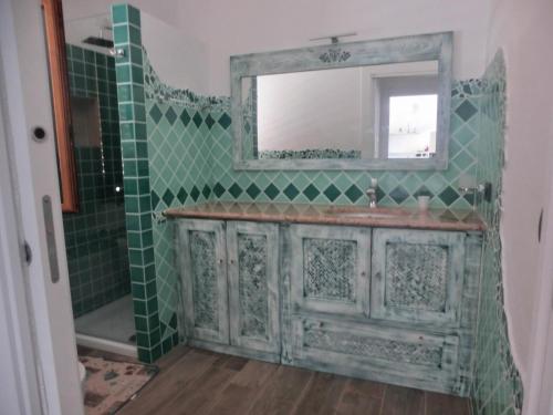 a bathroom with a sink and a mirror at La Costa Est Villa con Vista Mare in Ogliastra Sardegna in Tertenìa