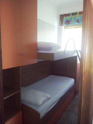 a bedroom with two bunk beds and a window at Casa Vacanze Mare Gargano in Rodi Garganico