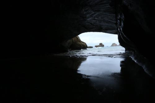 a cave with a view of the ocean from the beach at Tanegashima Minshuku Yuyu in Minamitane