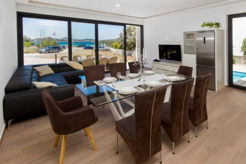 Η κουζίνα ή μικρή κουζίνα στο Villa Eden