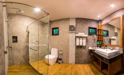 Salle de bains dans l'établissement Naiyang Park Resort - SHA Extra Plus