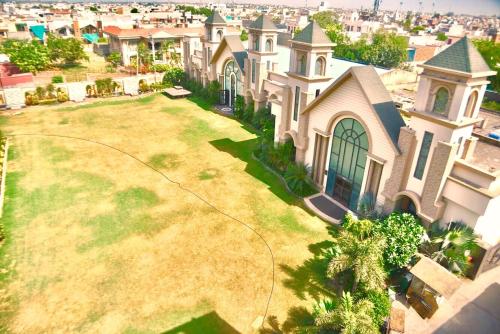 an aerial view of a large house with a yard at Hotel Sepal in Bathinda