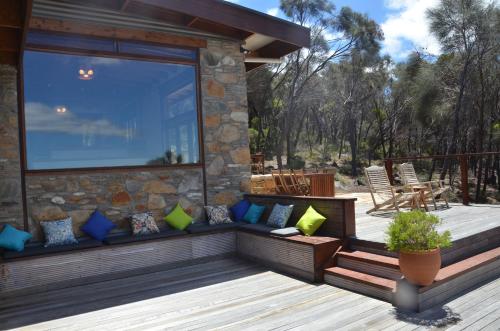 Κήπος έξω από το of Stone & Wood guesthouse