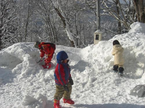 a group of people playing in the snow at Soratobu Usagi in Myoko