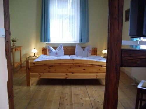 A bed or beds in a room at Gästehaus Verhoeven