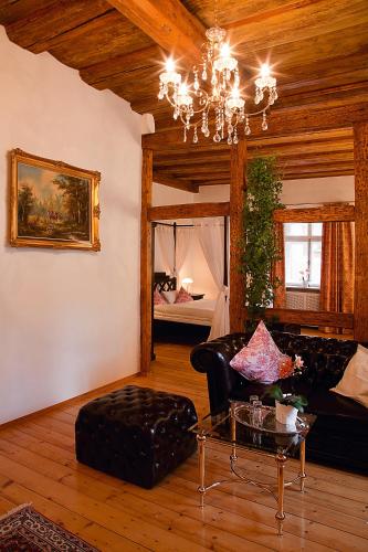 a living room with a couch and a table at Restaurant Dicker Mann Hotel zum Blauen Krebs in Regensburg