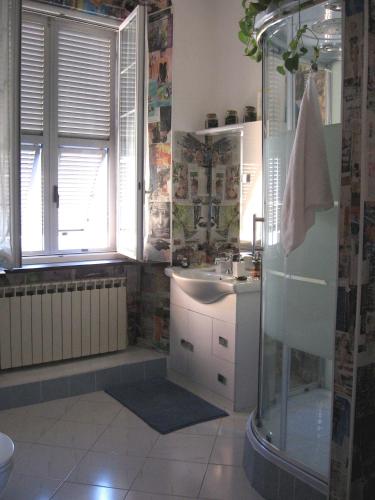 a bathroom with a sink and a shower at Stanza d'artista in Genova