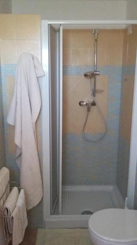 Kylpyhuone majoituspaikassa Punteri