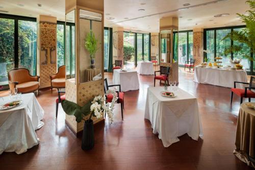Restaurace v ubytování Cosmo Hotel Torri