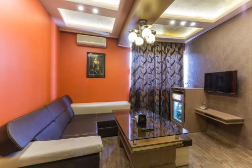  Green Palace Hotel -  Chambre  photo :   Minibar    Shower    Bath                           