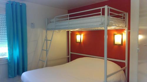 a bunk bed in a room with two bunk beds at Fasthotel Montpellier Baillargues in Baillargues