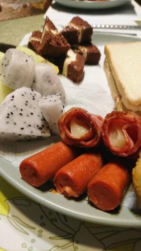 Đồ ăn tại/gần nhà khách