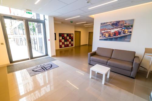 a waiting room with a couch and a table at All Suites Appart Hôtel - Choisy-le-Roi in Choisy-le-Roi
