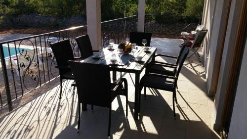 Balkón nebo terasa v ubytování Holiday home with pool Kristal