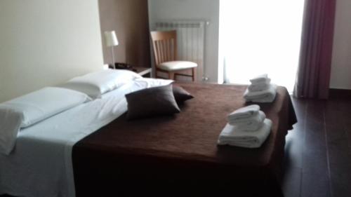 Ліжко або ліжка в номері Hotel Corte Santa Libera