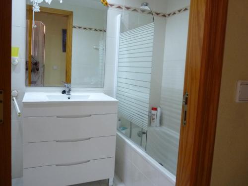 Koupelna v ubytování Apartamento En Daimus Con Vistas Al Mar
