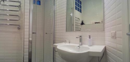 A bathroom at EMI's Guest House