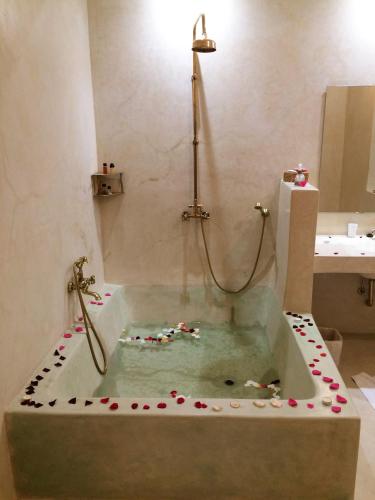 ห้องน้ำของ Riad Azahar