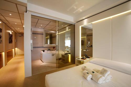 Gallery image of Cocca Hotel Royal Thai Spa in Sarnico