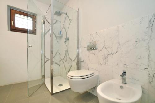 Bilik mandi di Luxury Villa