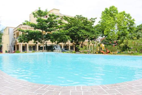 a large swimming pool in front of a building at Hanvet Hotel Do Son in Ðố Sơn