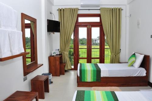 Postel nebo postele na pokoji v ubytování Green View Resort - Anuradhapura
