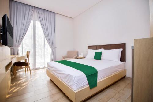 Postel nebo postele na pokoji v ubytování Mk House Scbd
