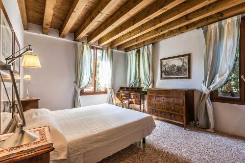 Ένα ή περισσότερα κρεβάτια σε δωμάτιο στο Casa Contarini