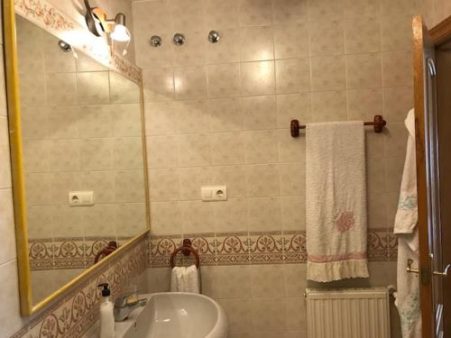Ένα μπάνιο στο Apartamentos Las Fuentes