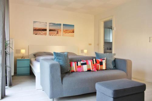 a living room filled with furniture and a couch at Sandbank 134 in Cuxhaven