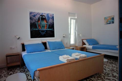 a bedroom with a bed with blue sheets at Quercus Apartment in Stara Baška