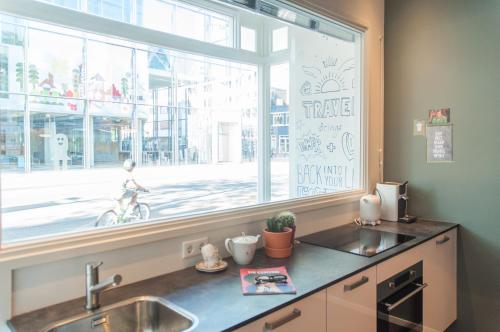 Η κουζίνα ή μικρή κουζίνα στο De Eindhovenaar City Apartments