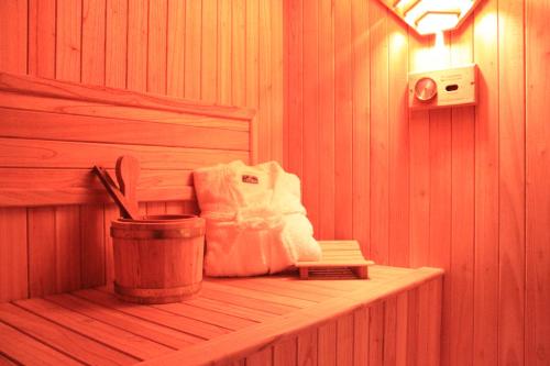 a shelf in a sauna with a towel and a bucket at Aldea Bonita in Villa La Angostura