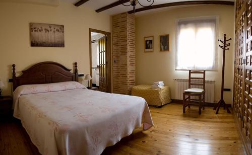Lova arba lovos apgyvendinimo įstaigoje Casas Rurales Canserta