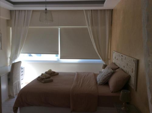 Postel nebo postele na pokoji v ubytování The Central Suites