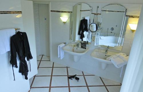 a bathroom with two sinks and a large mirror at Hotel Haus Reichert in Baden-Baden