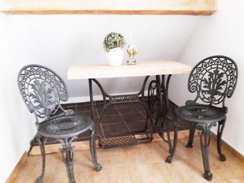 a table with two chairs and a table with a plant at U Kalíšku in Český Krumlov