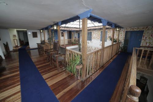 a room with a balcony with a table and chairs at Posada Villa Mayor in Cusco