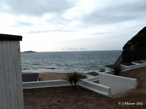 a view of the ocean from the beach at Jasmine House in Newquay