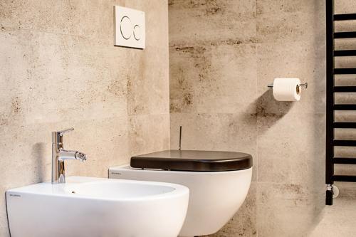 a bathroom with a toilet and a sink at Chalet Stern in Vipiteno