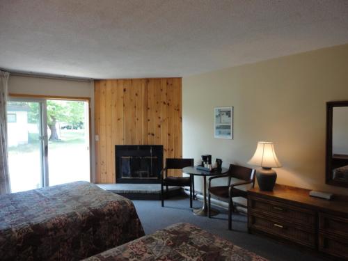 Gallery image of Colonial Bay Motel and Cottages in Huntsville