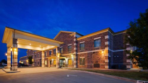 a large brick building with a parking lot at Quality Inn Perryton in Perryton