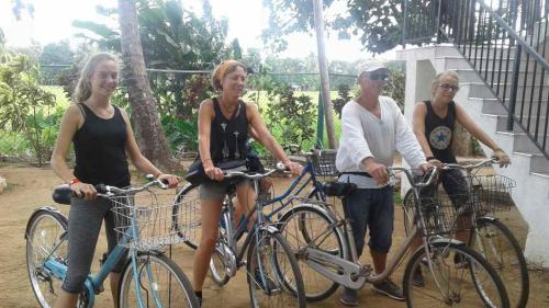 Ciclismo en Man Guest Polonnaruwa o alrededores