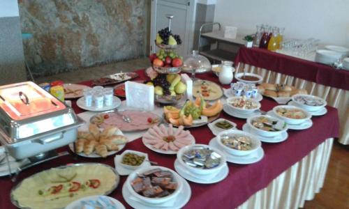Comida en o cerca de este motel
