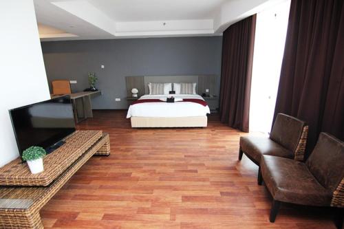 Ένα ή περισσότερα κρεβάτια σε δωμάτιο στο Nexus Business Suite Hotel