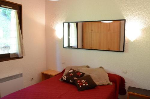 Hameau 4 saisons 124C - Appartement 5 pers - Chatel Reservationにあるベッド