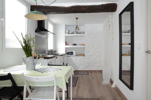 a kitchen and dining room with a table and chairs at Andra Mari Portua in Bermeo