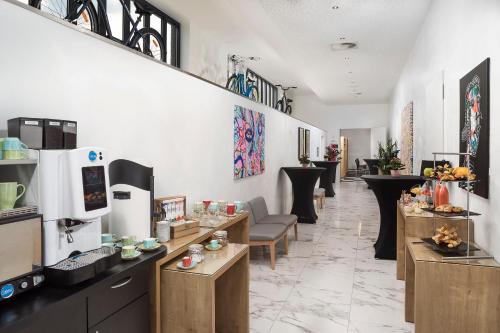 a room with aasteryasteryasteryasteryasteryasteryasteryasteryasteryasteryasteryastery at INNSiDE by Meliá Hamburg Hafen in Hamburg