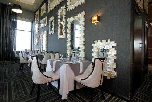 a dining room with a long table and chairs at Coastlands Umhlanga Hotel and Convention Centre in Durban